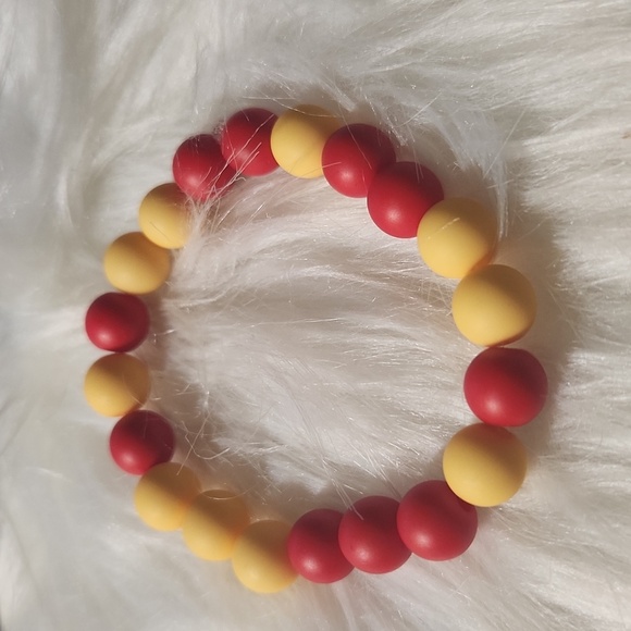 Handcrafted beaded bracelet made on stretchy cord - Picture 3 of 4